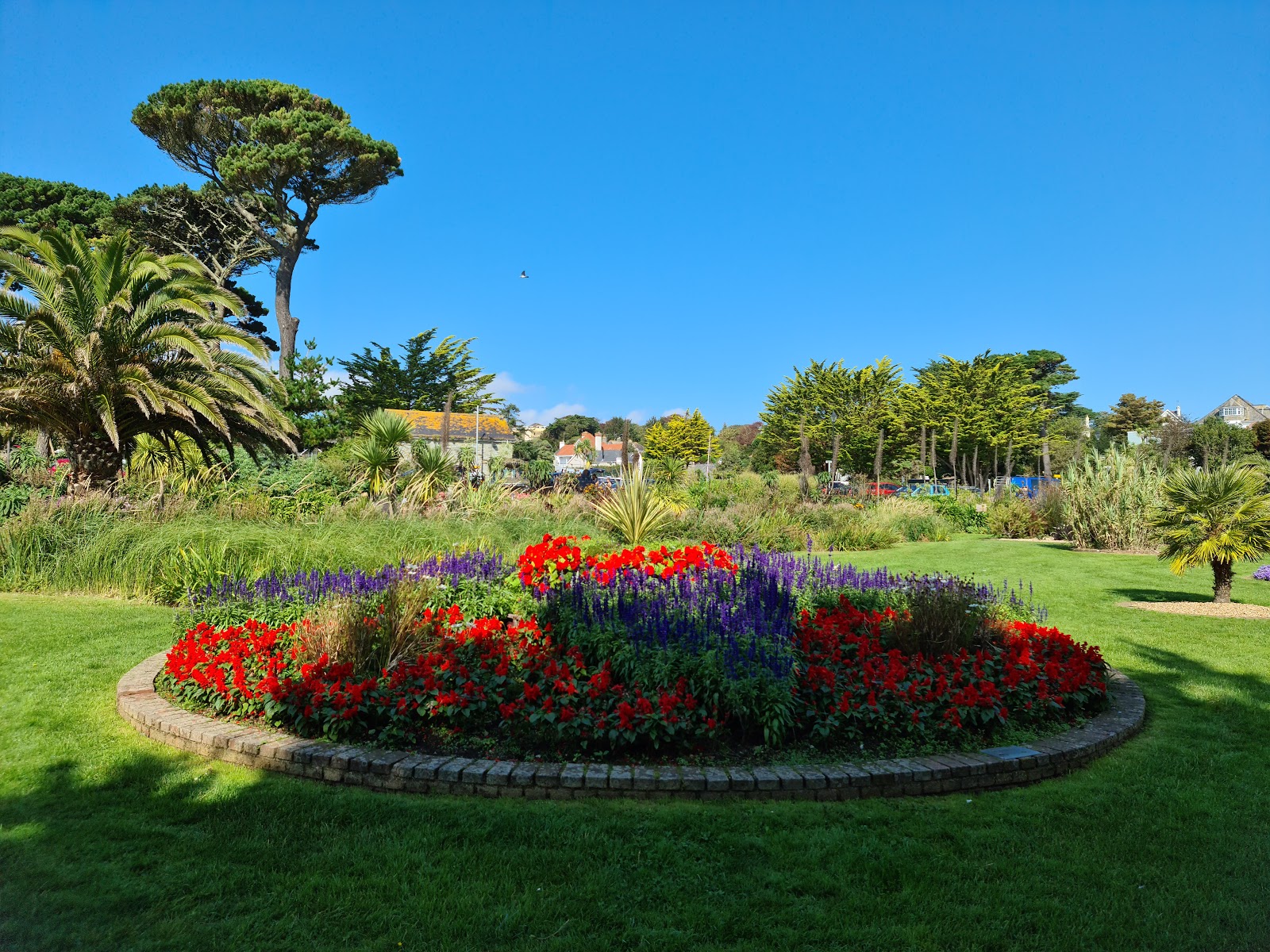 https://whatremovals.co.uk/wp-content/uploads/2022/02/Queen Mary Gardens-300x225.jpeg